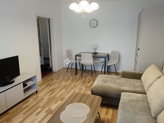 Kiadó panellakás, albérlet, Pécsett 155 E Ft / hó, 2 szobás