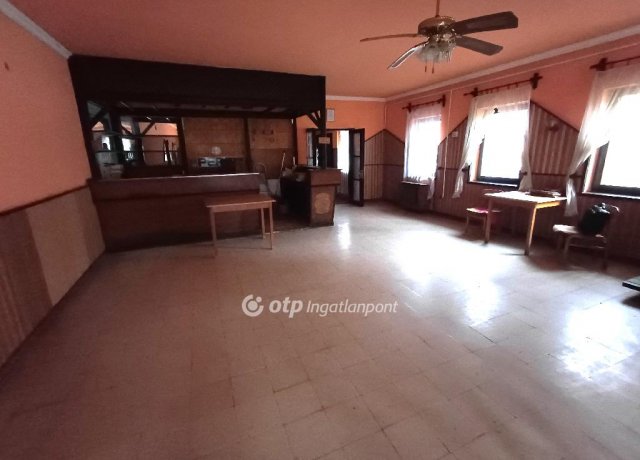Eladó üzlethelyiség, Tótkomlóson 34.9 M Ft, 5 szobás