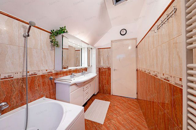 Eladó családi ház, Budaörsön 167.5 M Ft, 5 szobás