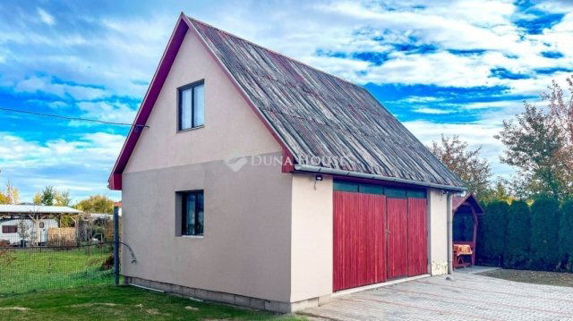 Eladó családi ház, Siófokon 35 M Ft, 1 szobás