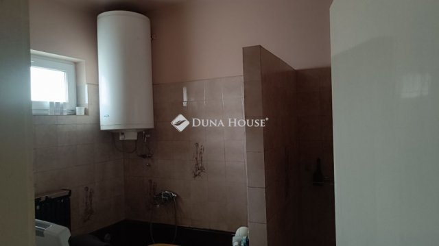 Eladó családi ház, Szentmártonkátán 77 M Ft, 6 szobás