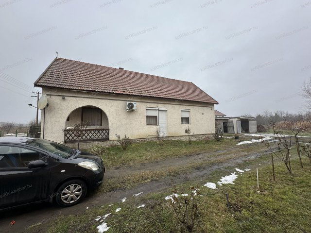 Eladó családi ház, Jászteleken 31.99 M Ft, 3 szobás