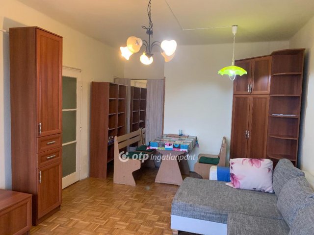 Eladó téglalakás, Szolnokon 26.99 M Ft, 1+1 szobás