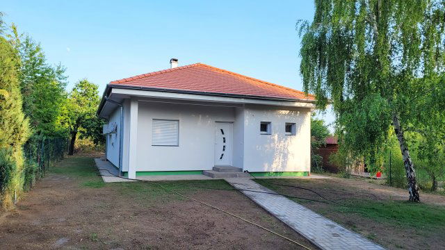 Kiadó családi ház, albérlet, Siófokon, Enyingi utcában