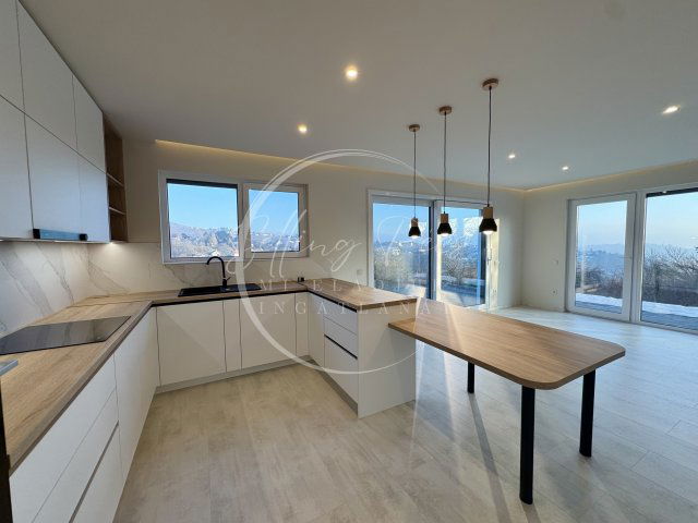 Eladó családi ház, Pécsett 119.99 M Ft, 3 szobás