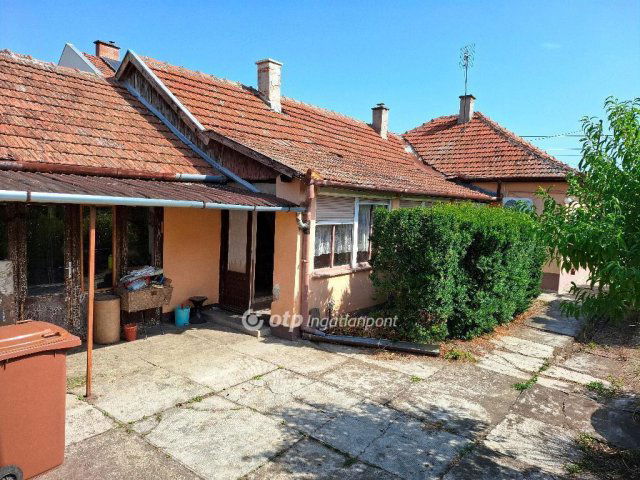 Eladó családi ház, Békéscsabán 32 M Ft, 2 szobás
