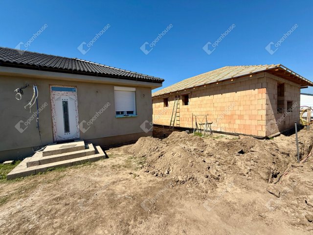Eladó családi ház, Siófokon 89.9 M Ft, 4 szobás