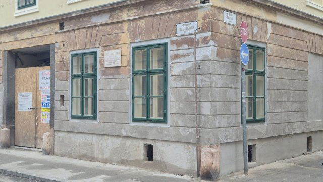 Eladó iroda, Győrött 61.194 M Ft, 2 szobás