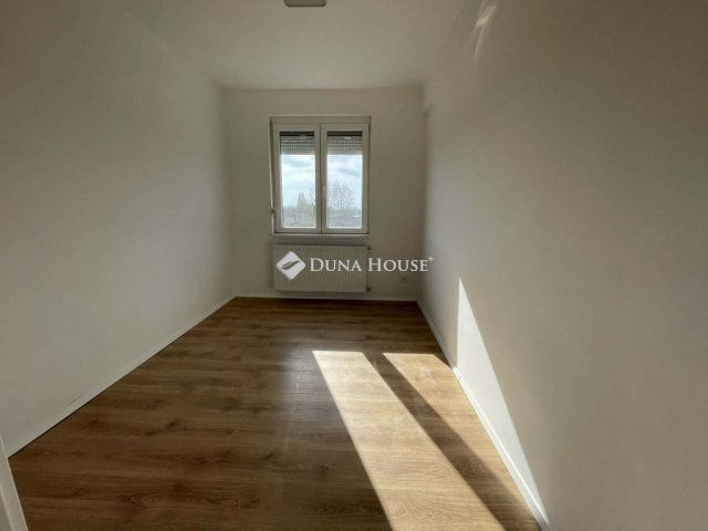 Eladó téglalakás, Balatonalmádiban 84.9 M Ft, 3 szobás