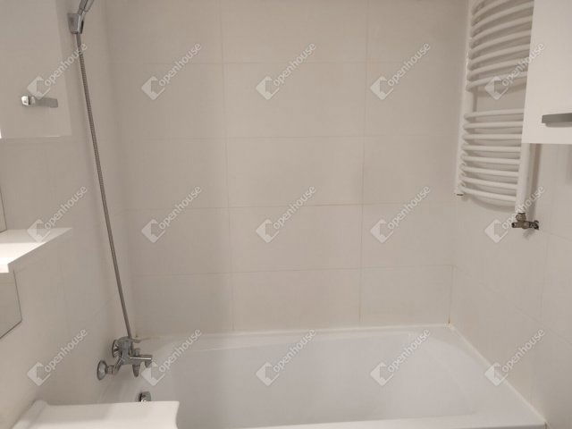 Eladó panellakás, Tatabányán 68.9 M Ft, 4 szobás