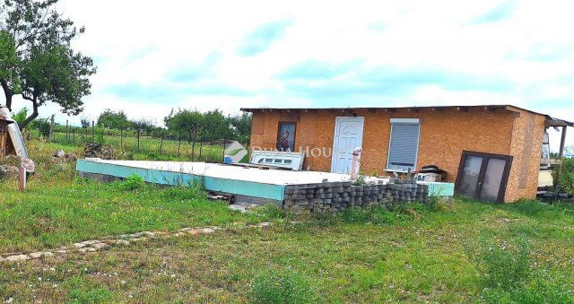 Eladó családi ház, Bicskén 19.5 M Ft, 2 szobás