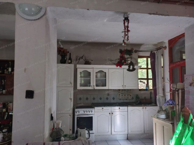 Eladó családi ház, Szolnokon 90 M Ft, 4 szobás