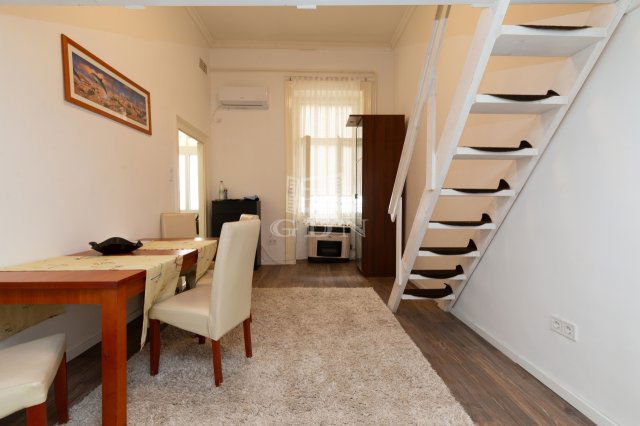 Eladó téglalakás, Budapesten, VI. kerületben 63.9 M Ft