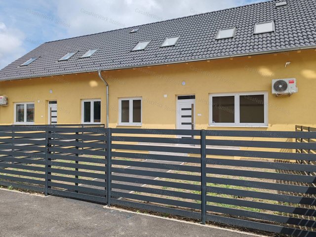 Eladó téglalakás, Szolnokon 74.9 M Ft, 4 szobás