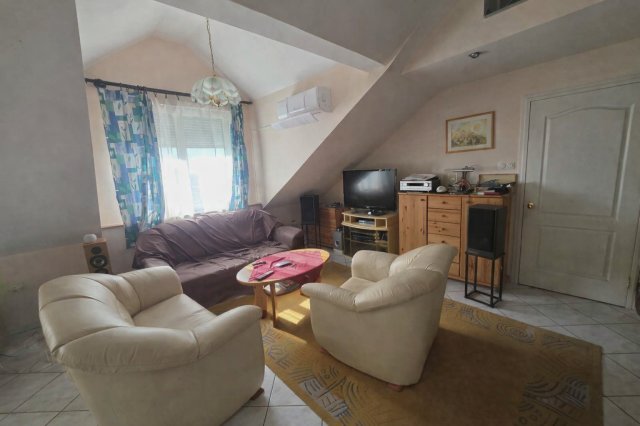 Eladó téglalakás, Dunaújvárosban 59.9 M Ft, 2+1 szobás