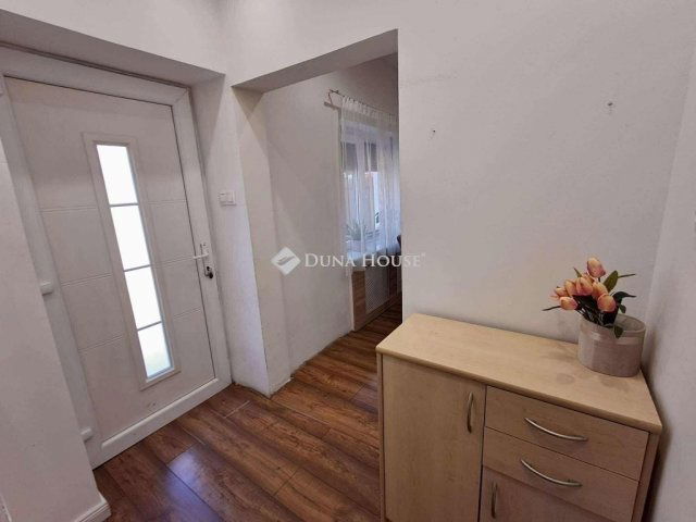 Eladó családi ház, Budapesten, XV. kerületben 58 M Ft, 2 szobás