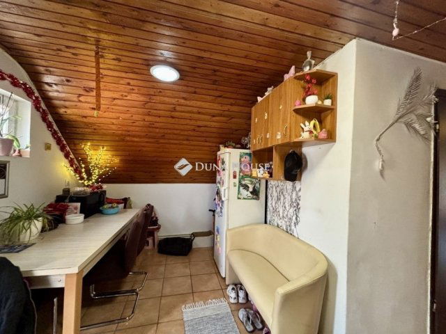 Eladó családi ház, Esztergomban 35 M Ft, 6 szobás