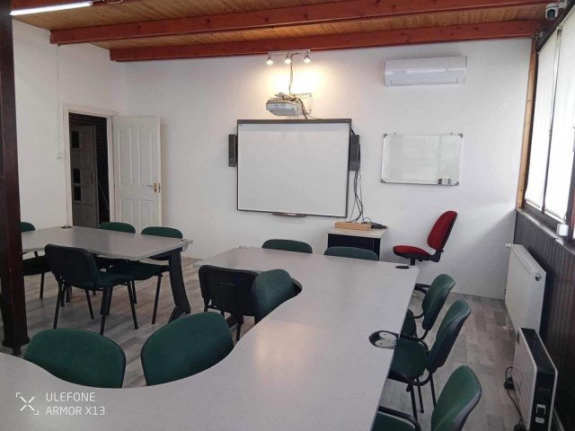 Eladó üzlethelyiség, Tiszaújvárosban, Szederkényi úton