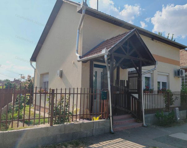 Eladó családi ház, Jászdózsán 33.3 M Ft, 1 szobás