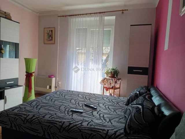 Eladó téglalakás, Komlón 25.9 M Ft, 2 szobás
