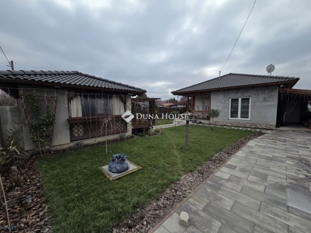 Eladó családi ház, Szigetszentmiklóson 98 M Ft, 3 szobás