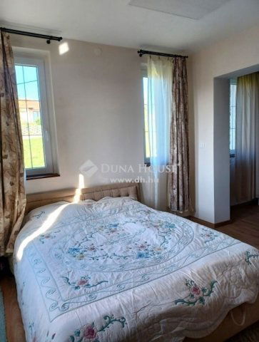 Eladó családi ház, Piliscsabán 339.9 M Ft, 6 szobás