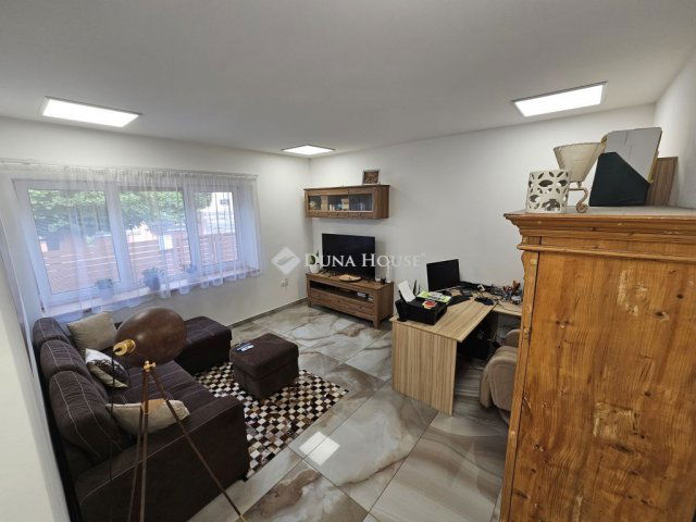 Eladó családi ház, Győrött 169 M Ft, 5 szobás