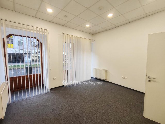Kiadó üzlethelyiség, Szolnokon 480 E Ft / hó