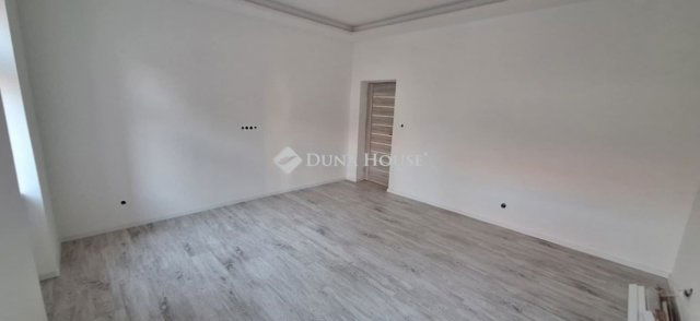 Eladó téglalakás, Budapesten, XV. kerületben 85 M Ft, 4 szobás
