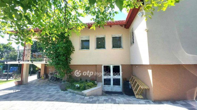 Eladó családi ház, Szentendrén 159.9 M Ft, 4+1 szobás