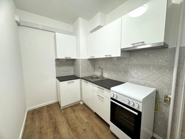 Eladó panellakás, Pécsett, József Attila utcában 59.9 M Ft