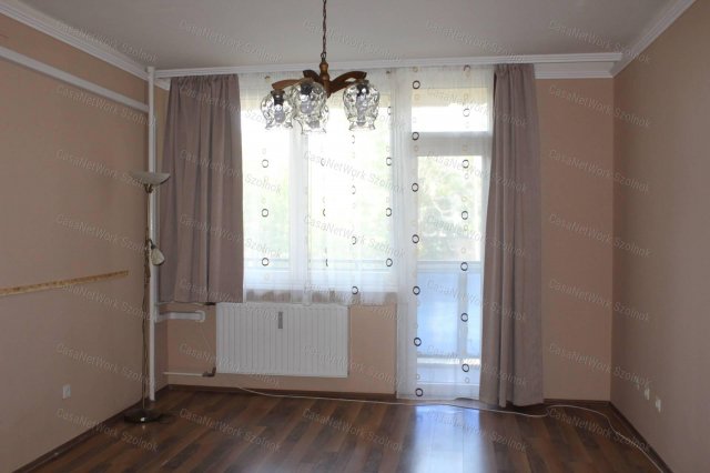 Kiadó téglalakás, albérlet, Szolnokon 130 E Ft / hó, 1+1 szobás
