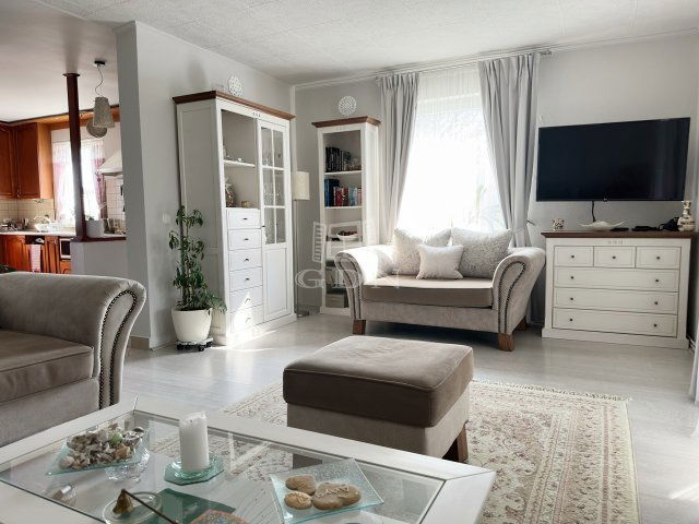 Eladó családi ház, Mendén 119.9 M Ft, 4 szobás