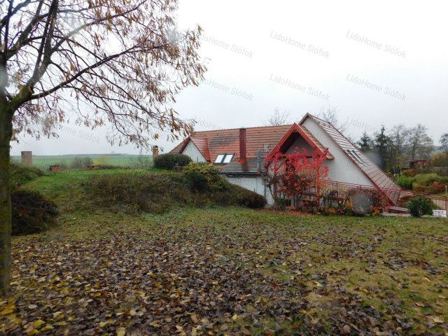 Eladó üzlethelyiség, Zamárdiban 369 M Ft, 4 szobás