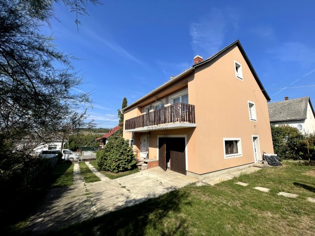 Eladó családi ház, Veszprémfajszon 130 M Ft, 5 szobás