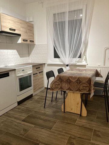 Kiadó panellakás, albérlet, Debrecenben 300 E Ft / hó, 3 szobás