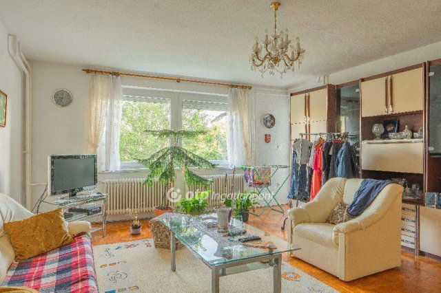 Eladó családi ház, Székesfehérvárott 135 M Ft, 6+1 szobás