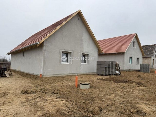 Eladó családi ház, Kókán 44.9 M Ft, 3 szobás