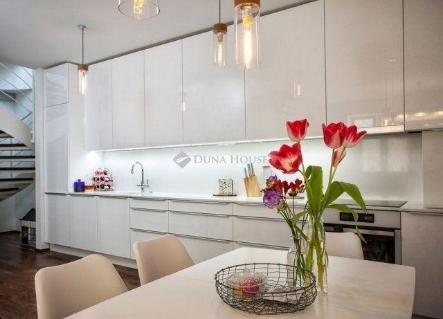 Eladó téglalakás, Budapesten, VI. kerületben 220 M Ft, 4 szobás