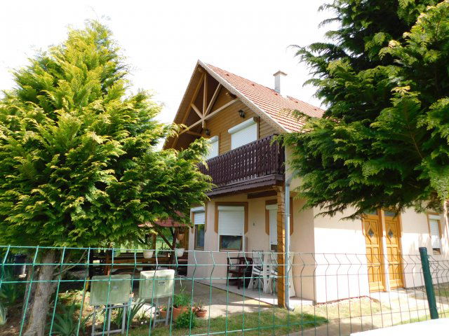 Eladó családi ház, Kehidakustányban 74.9 M Ft, 8 szobás