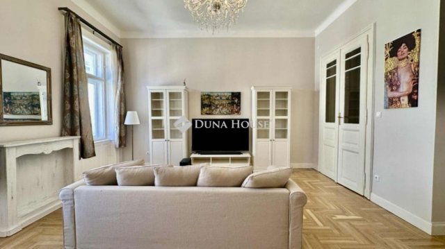 Eladó téglalakás, Budapesten, VI. kerületben 119 M Ft, 2 szobás