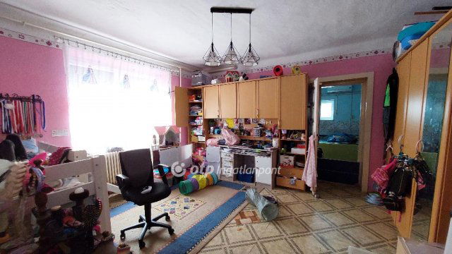 Eladó családi ház, Kisújszálláson 23.5 M Ft, 3 szobás