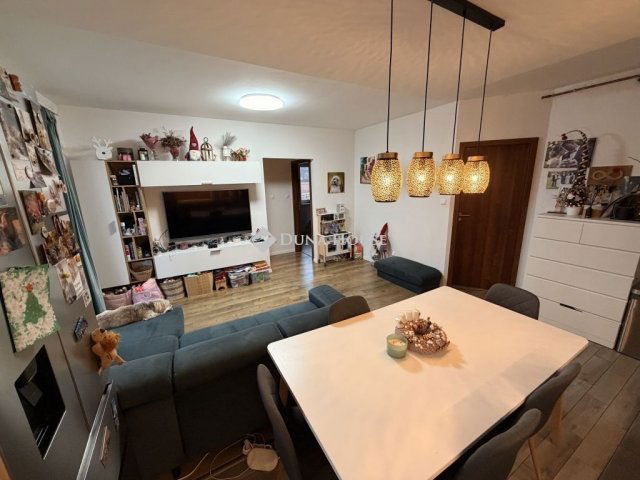 Eladó téglalakás, Kápolnásnyéken 89 M Ft, 3 szobás