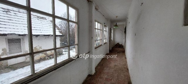 Eladó családi ház, Alsószentivánon 5.9 M Ft, 1 szobás