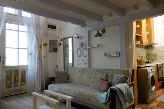 Eladó téglalakás, Budapesten, VI. kerületben 72.6 M Ft, 1 szobás