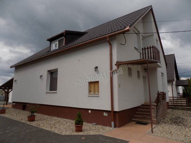 Eladó családi ház, Bábolnán 89.9 M Ft, 8 szobás