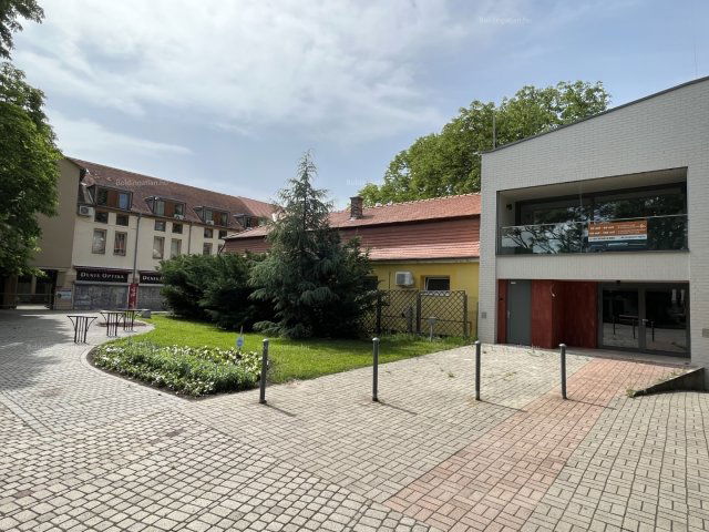 Eladó téglalakás, Siófokon 81 M Ft, 2 szobás