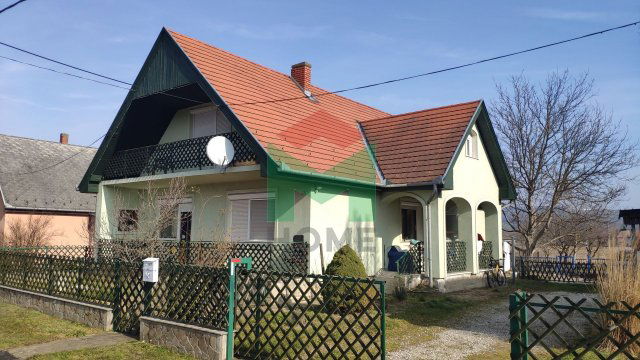 Eladó családi ház, Zalacsányon 69.9 M Ft, 5 szobás