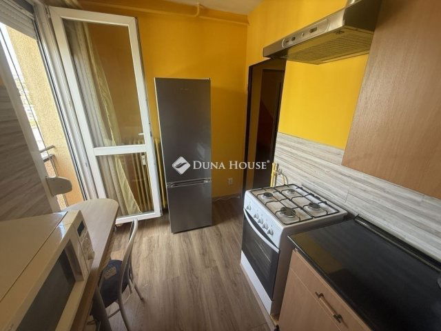 Eladó panellakás, Pécsett 52.9 M Ft, 2 szobás