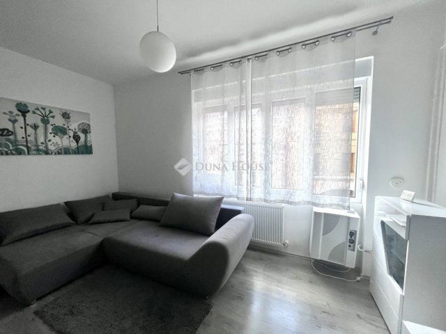 Eladó téglalakás, Pécsett 74.99 M Ft, 3 szobás